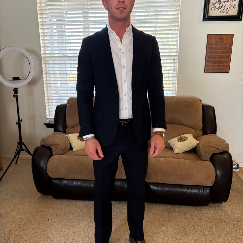 Suitsupply Navy Suit Classic Tailored Design